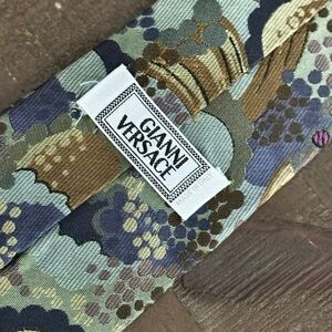 Gianni Versace Men's Tie in 100% Silk